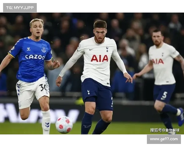 英格兰全国联赛突发意外球员头部相撞比赛中断紧急送医处理